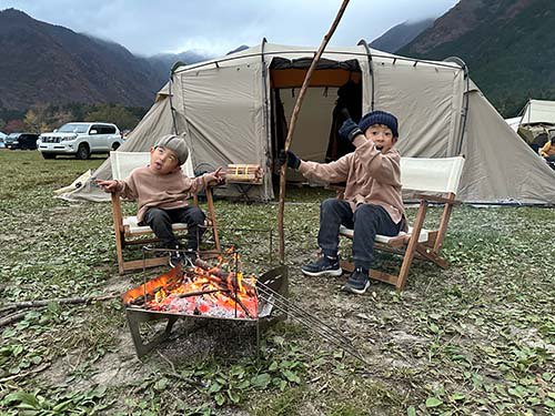 キャンプ歴8年！12歳・7歳の息子たちと犬のいる暮らしが原動力です。